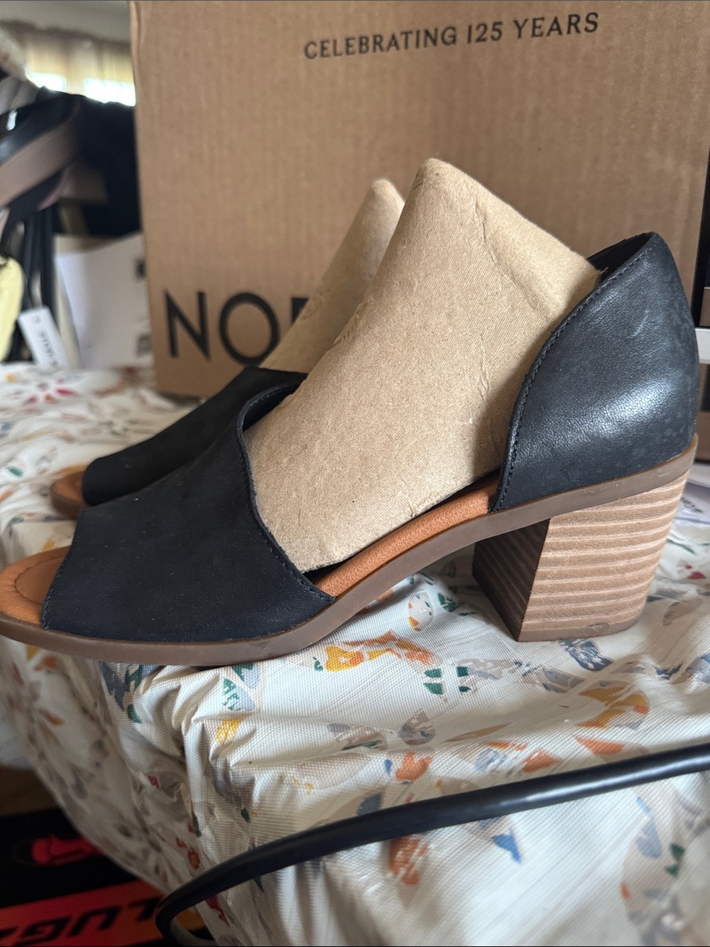 SOLE SOCIETY Black Open-Toe Block Heel Sandals - Black by